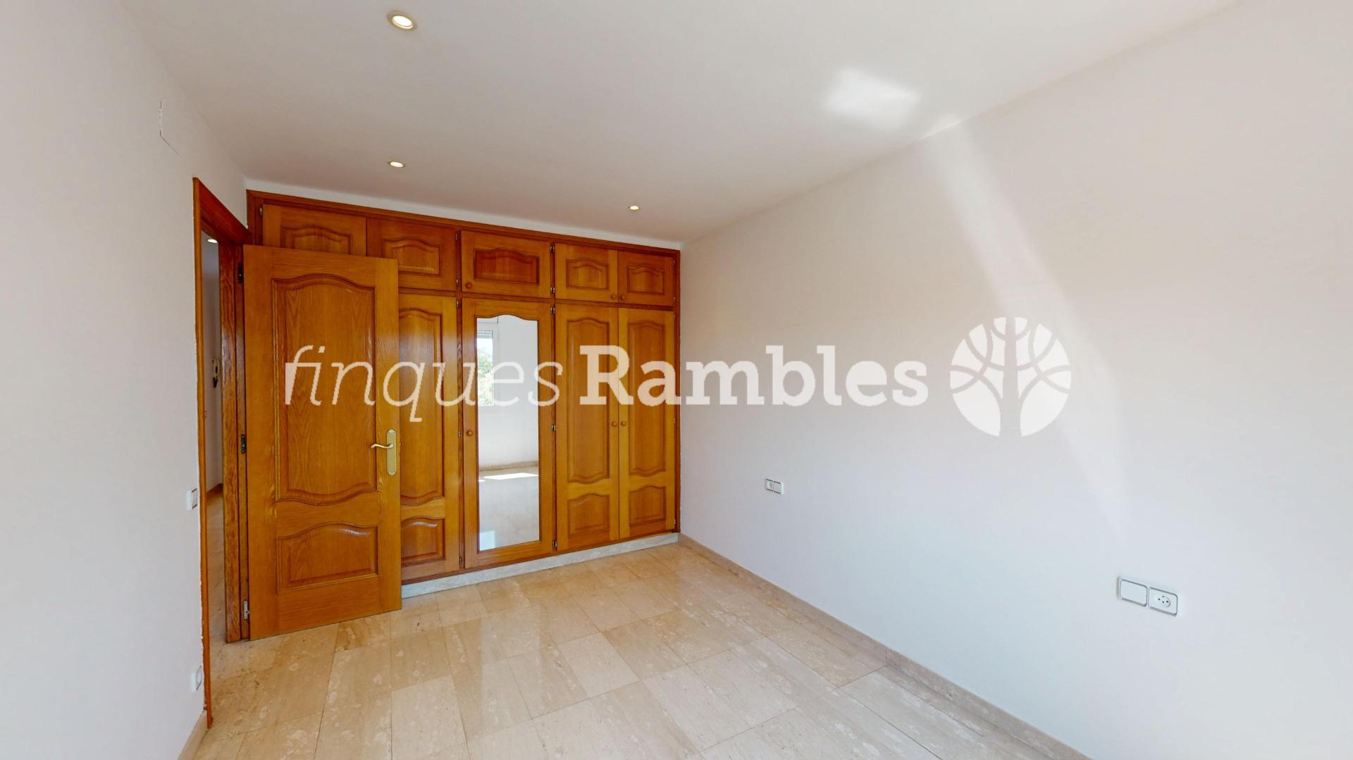 CASA EN VENTA A LES COMES, IMMILLORABLE UBICACIO!!!
