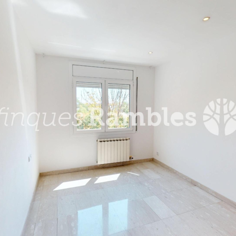 CASA EN VENTA A LES COMES, IMMILLORABLE UBICACIO!!!