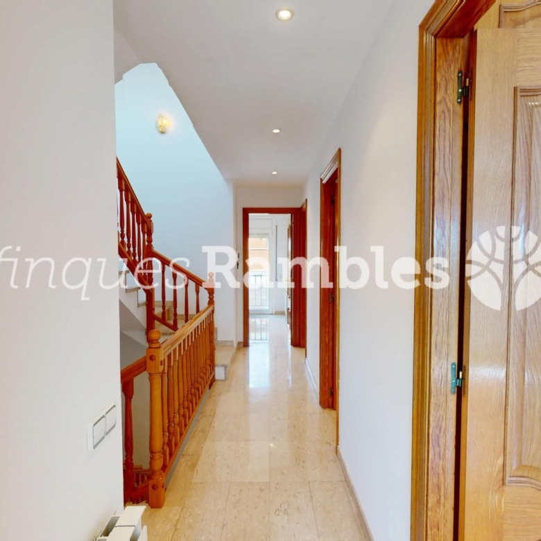 CASA EN VENTA A LES COMES, IMMILLORABLE UBICACIO!!!