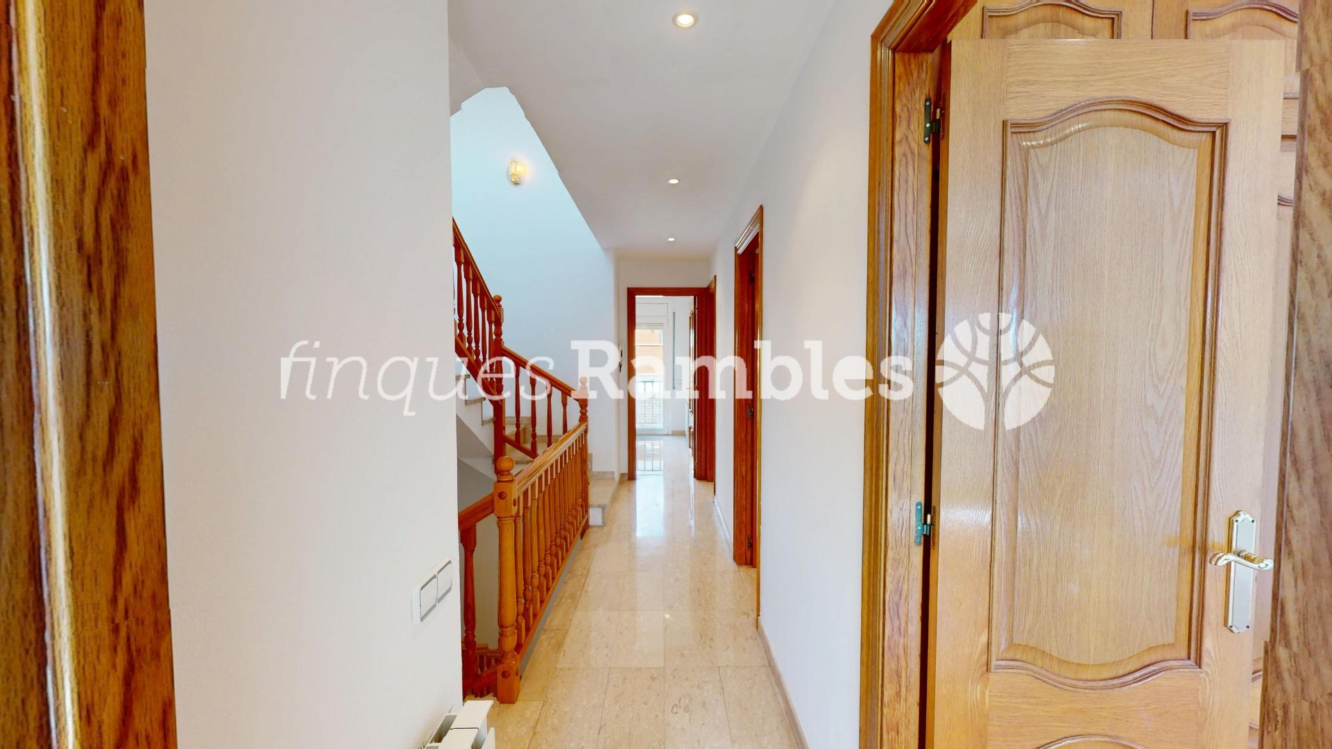 CASA EN VENTA A LES COMES, IMMILLORABLE UBICACIO!!!