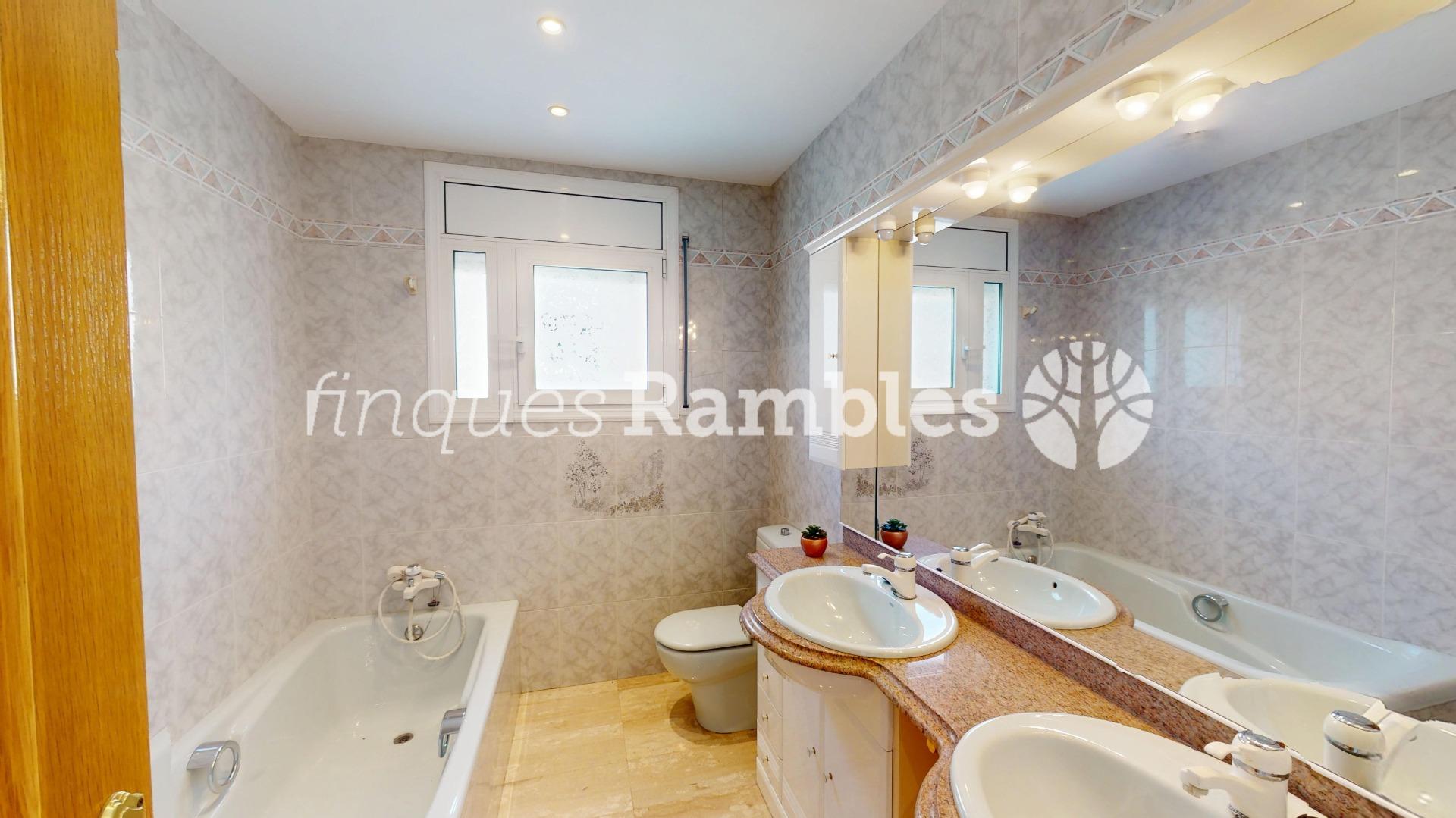 CASA EN VENTA A LES COMES, IMMILLORABLE UBICACIO!!!