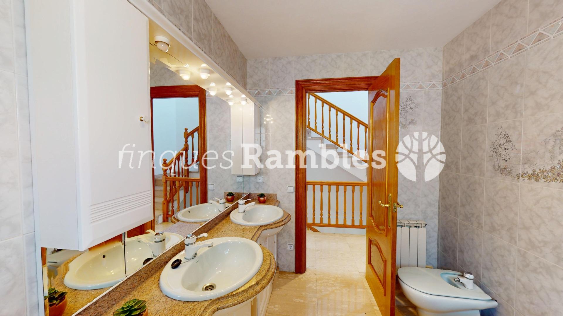 CASA EN VENTA A LES COMES, IMMILLORABLE UBICACIO!!!