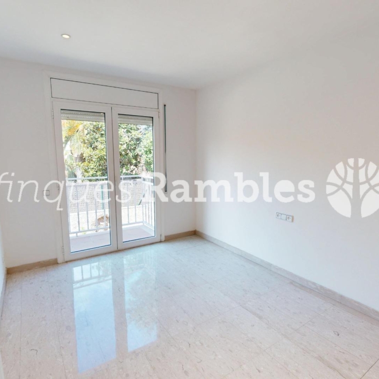 CASA EN VENTA A LES COMES, IMMILLORABLE UBICACIO!!!