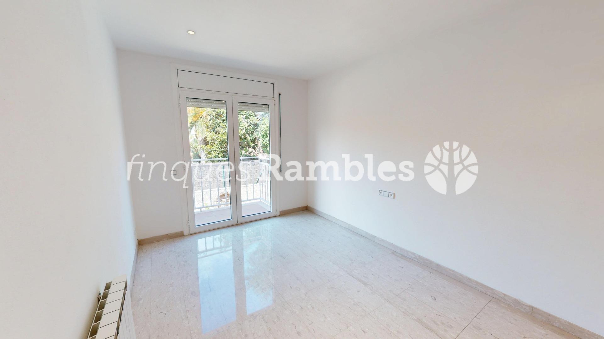 CASA EN VENTA A LES COMES, IMMILLORABLE UBICACIO!!!