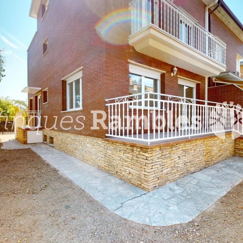 CASA EN VENTA A LES COMES, IMMILLORABLE UBICACIO!!!