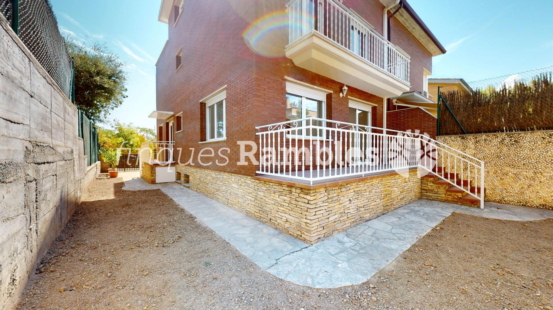 CASA EN VENTA A LES COMES, IMMILLORABLE UBICACIO!!!