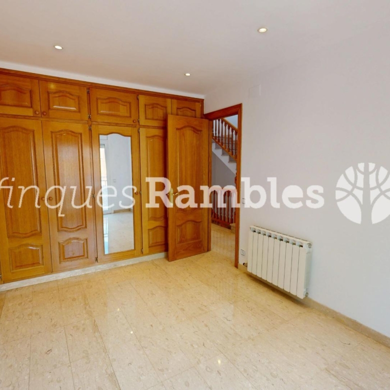 CASA EN VENTA A LES COMES, IMMILLORABLE UBICACIO!!!