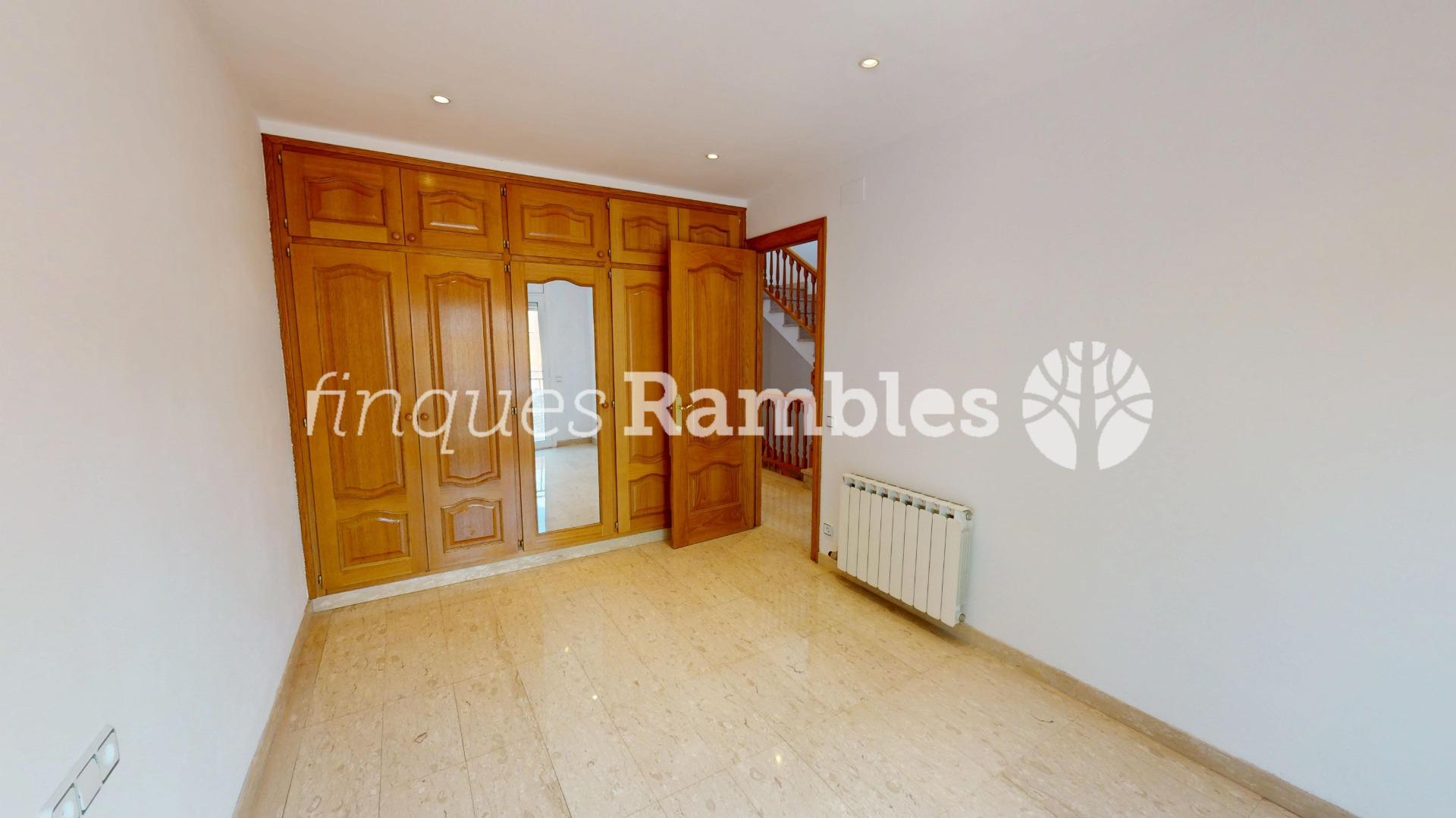 CASA EN VENTA A LES COMES, IMMILLORABLE UBICACIO!!!