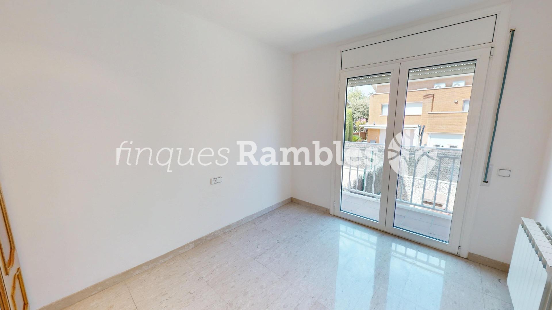 CASA EN VENTA A LES COMES, IMMILLORABLE UBICACIO!!!