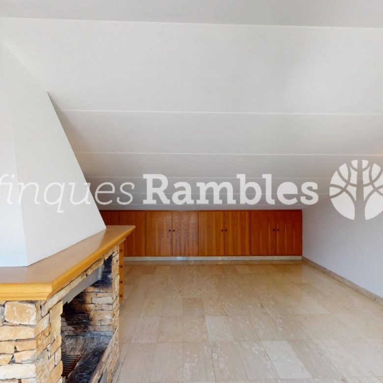 CASA EN VENTA A LES COMES, IMMILLORABLE UBICACIO!!!