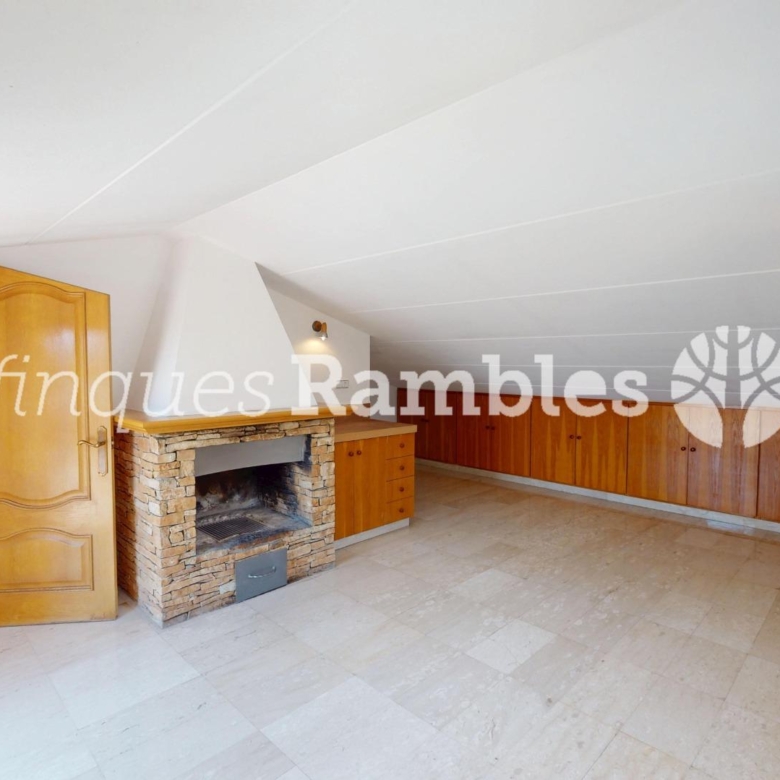 CASA EN VENTA A LES COMES, IMMILLORABLE UBICACIO!!!