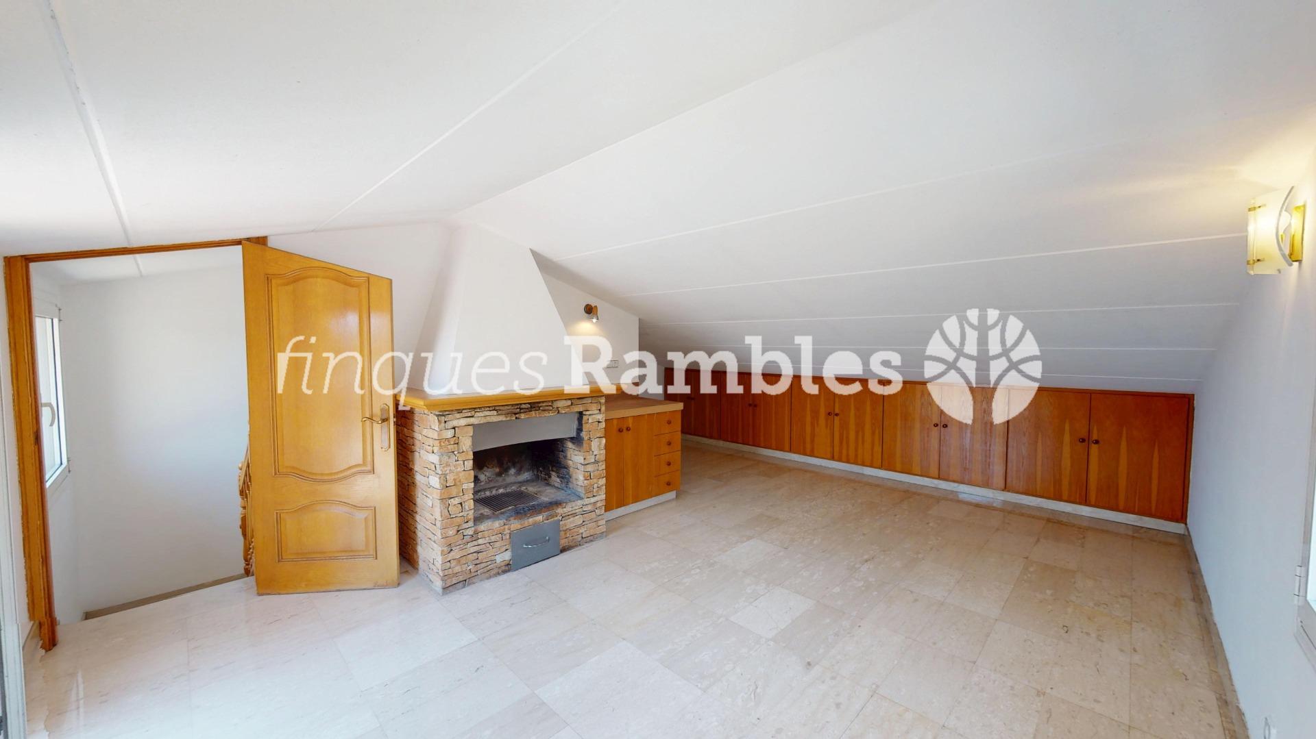CASA EN VENTA A LES COMES, IMMILLORABLE UBICACIO!!!