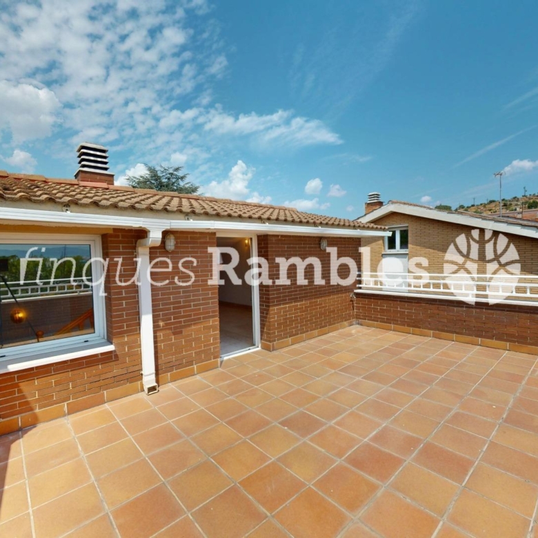 CASA EN VENTA A LES COMES, IMMILLORABLE UBICACIO!!!