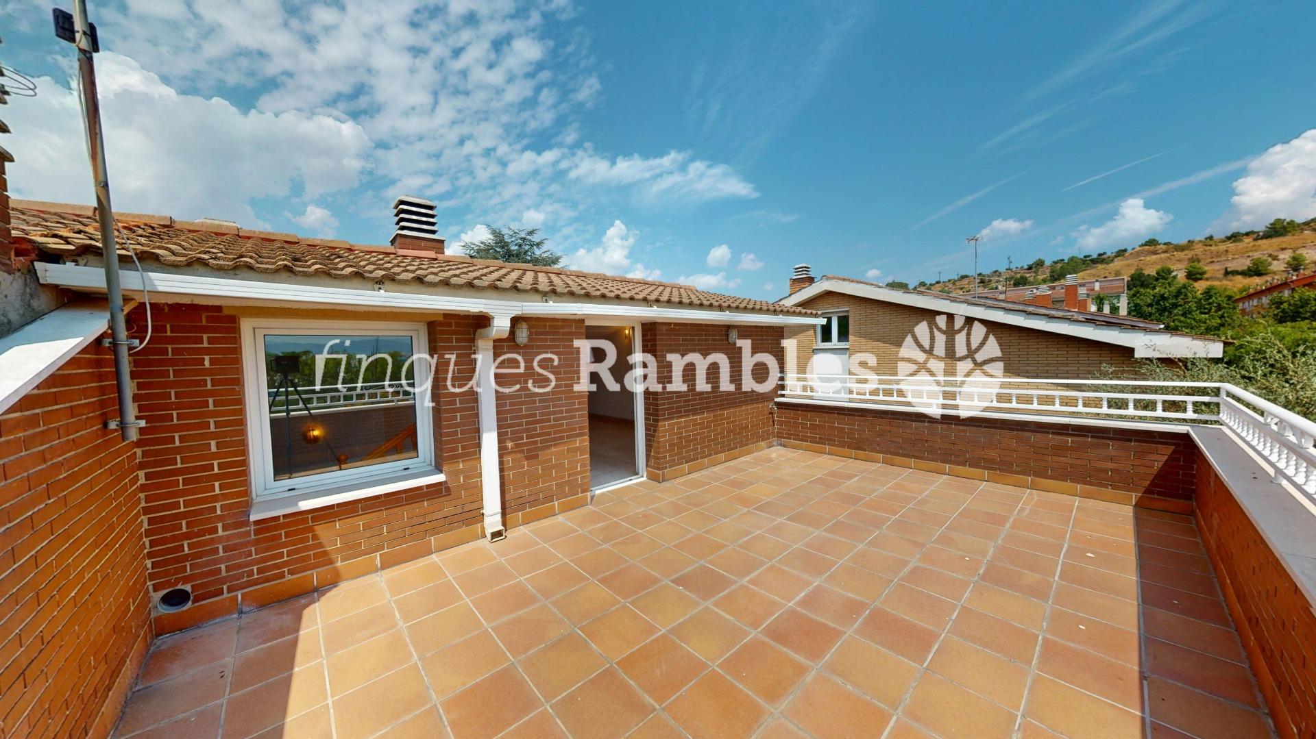 CASA EN VENTA A LES COMES, IMMILLORABLE UBICACIO!!!