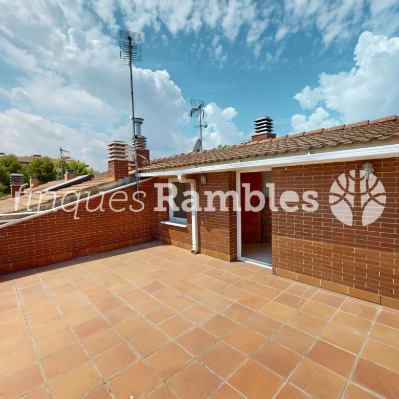 CASA EN VENTA A LES COMES, IMMILLORABLE UBICACIO!!!