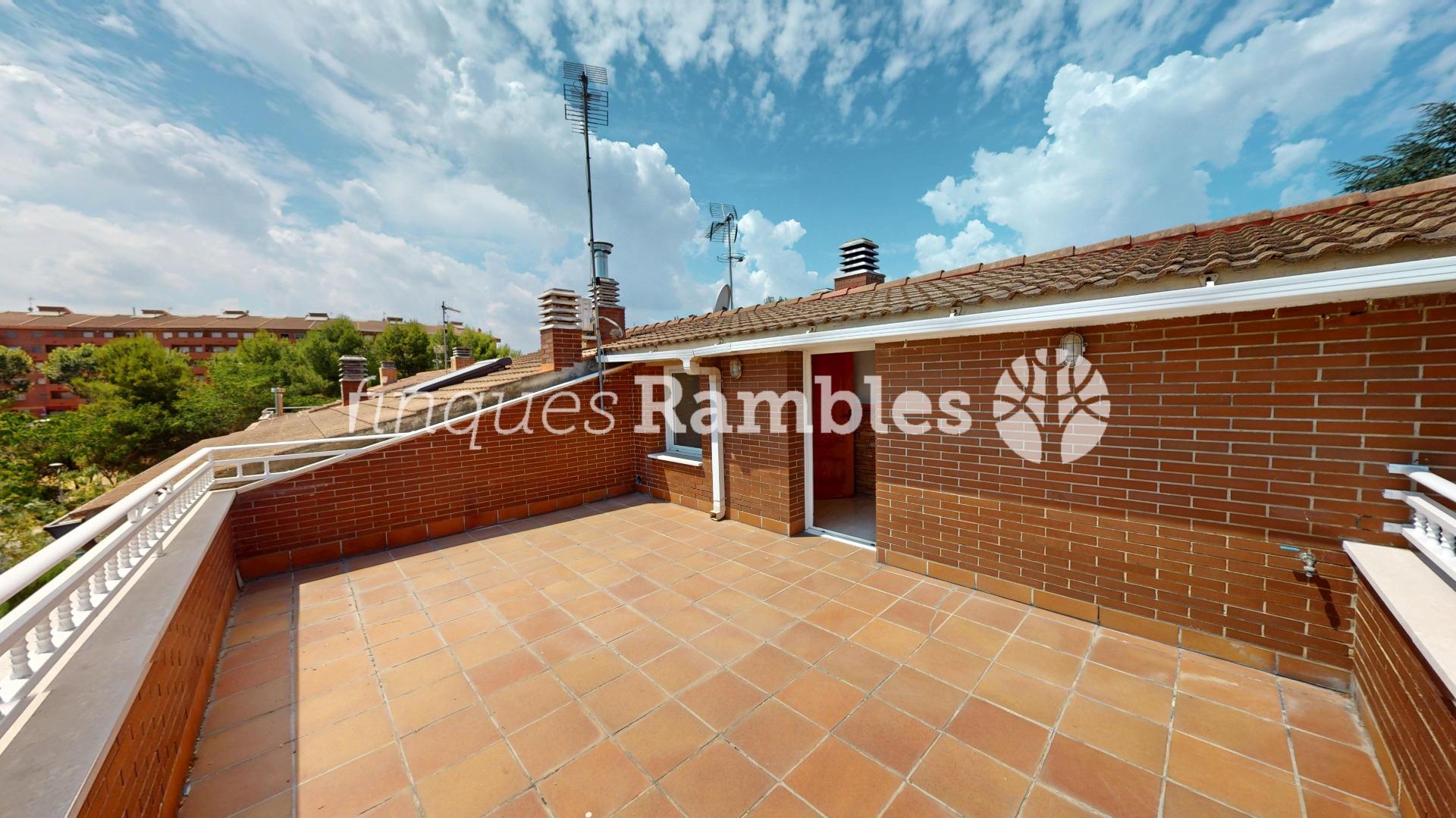CASA EN VENTA A LES COMES, IMMILLORABLE UBICACIO!!!