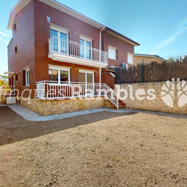CASA EN VENTA A LES COMES, IMMILLORABLE UBICACIO!!!