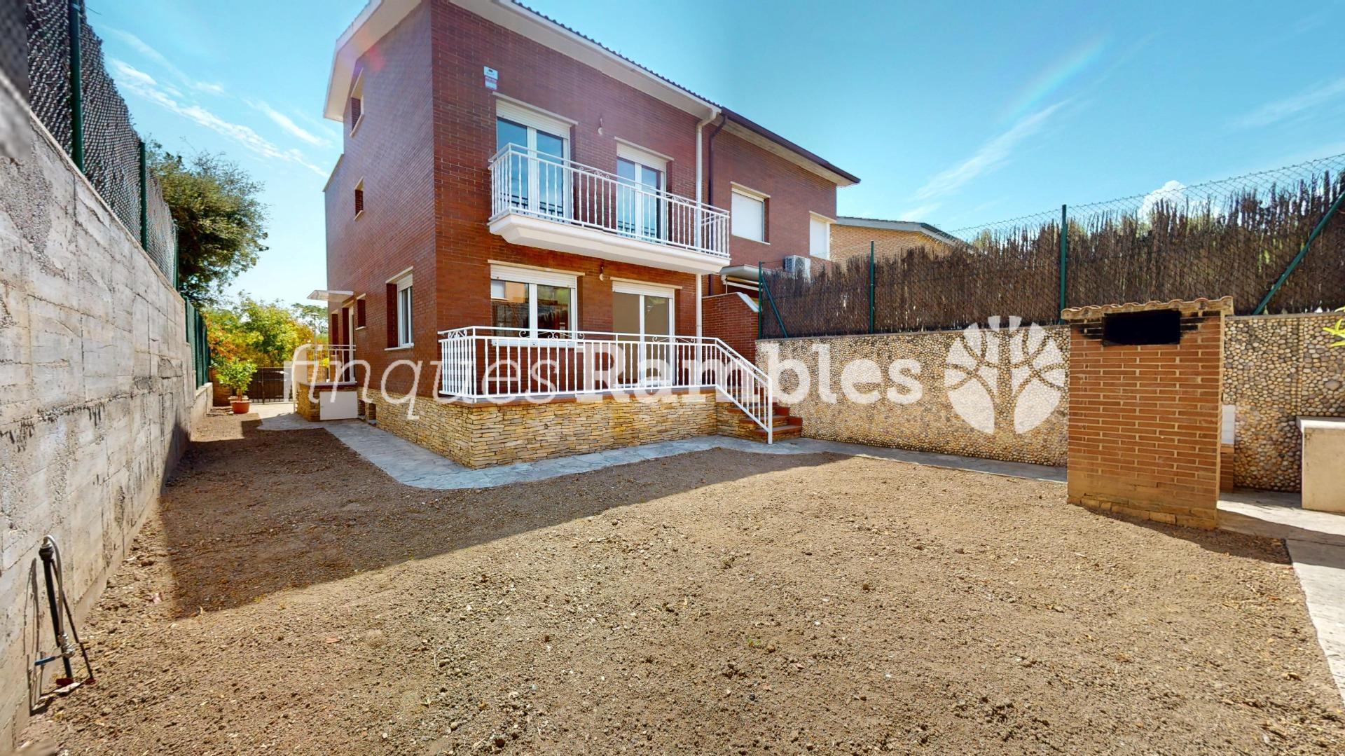 CASA EN VENTA A LES COMES, IMMILLORABLE UBICACIO!!!