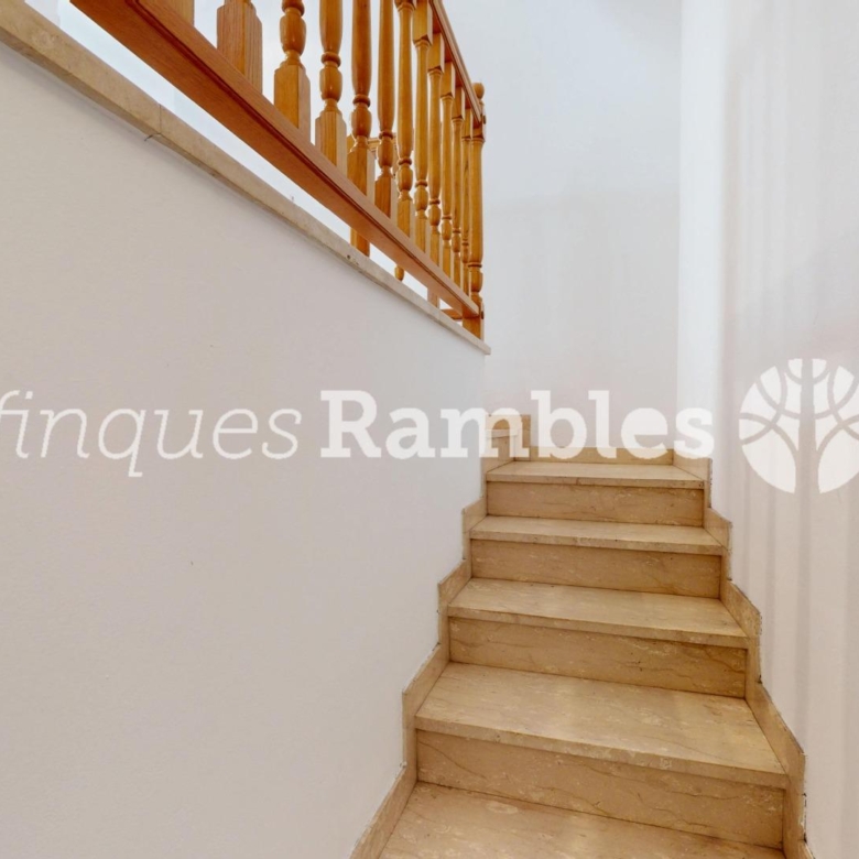 CASA EN VENTA A LES COMES, IMMILLORABLE UBICACIO!!!