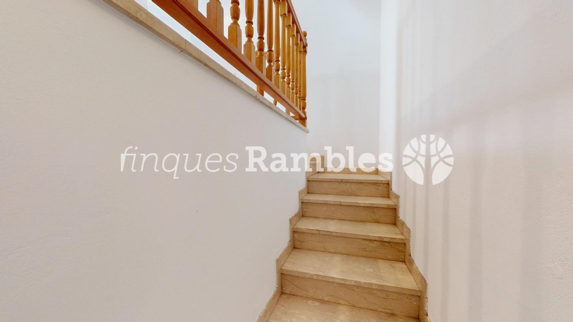 CASA EN VENTA A LES COMES, IMMILLORABLE UBICACIO!!!