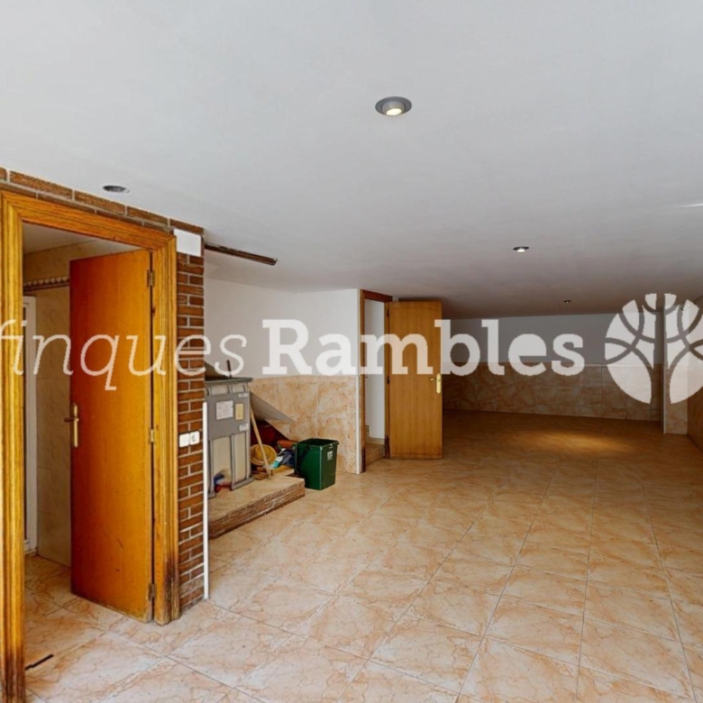 CASA EN VENTA A LES COMES, IMMILLORABLE UBICACIO!!!