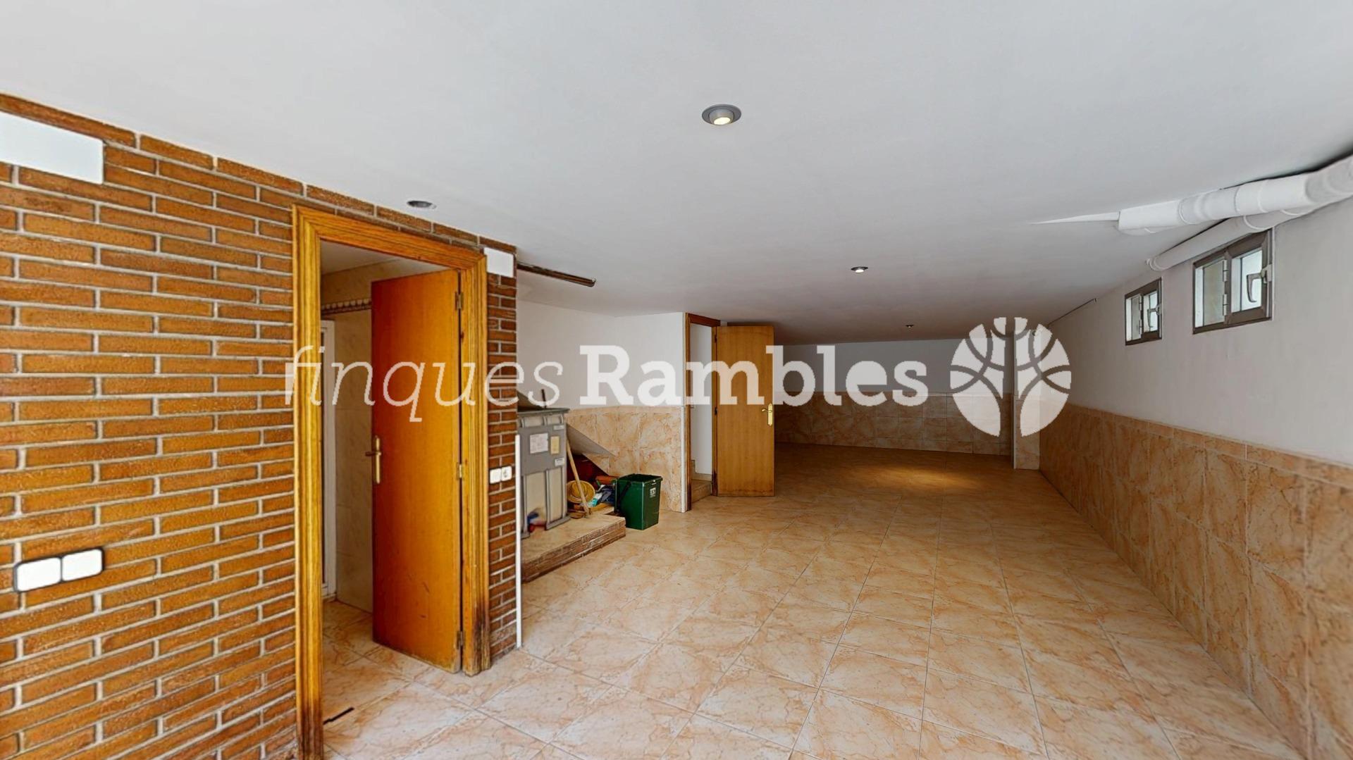 CASA EN VENTA A LES COMES, IMMILLORABLE UBICACIO!!!