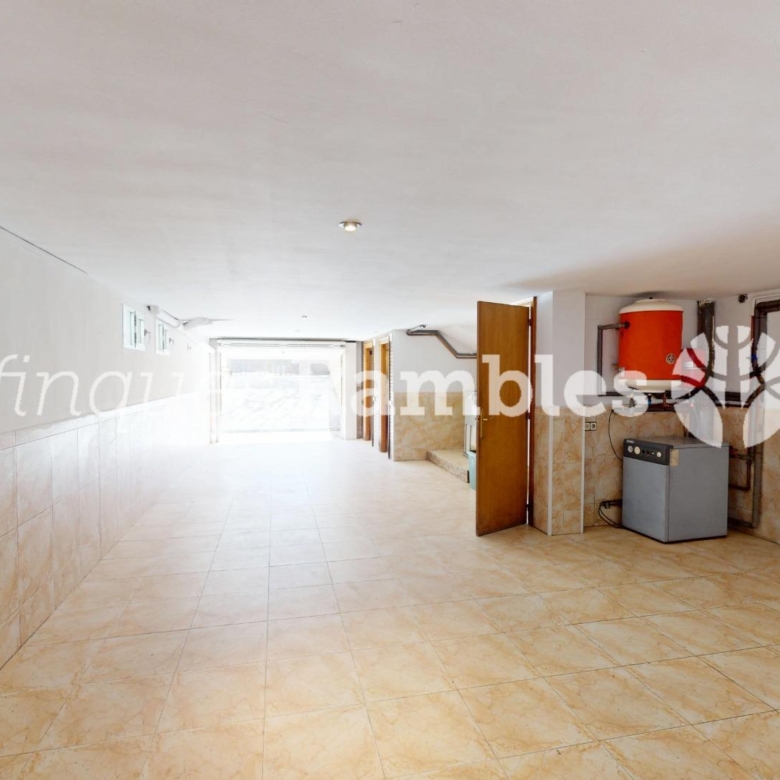 CASA EN VENTA A LES COMES, IMMILLORABLE UBICACIO!!!