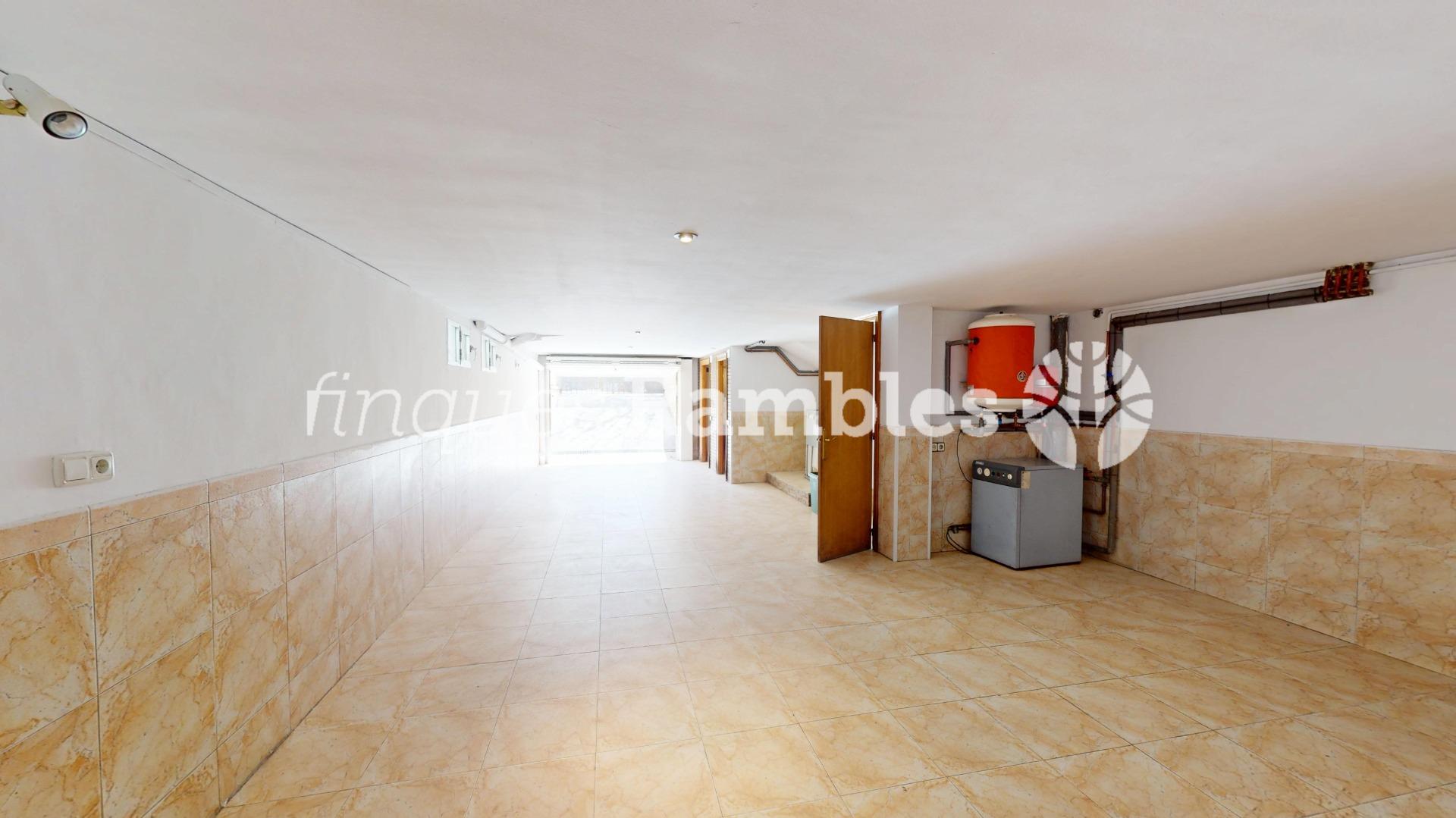CASA EN VENTA A LES COMES, IMMILLORABLE UBICACIO!!!