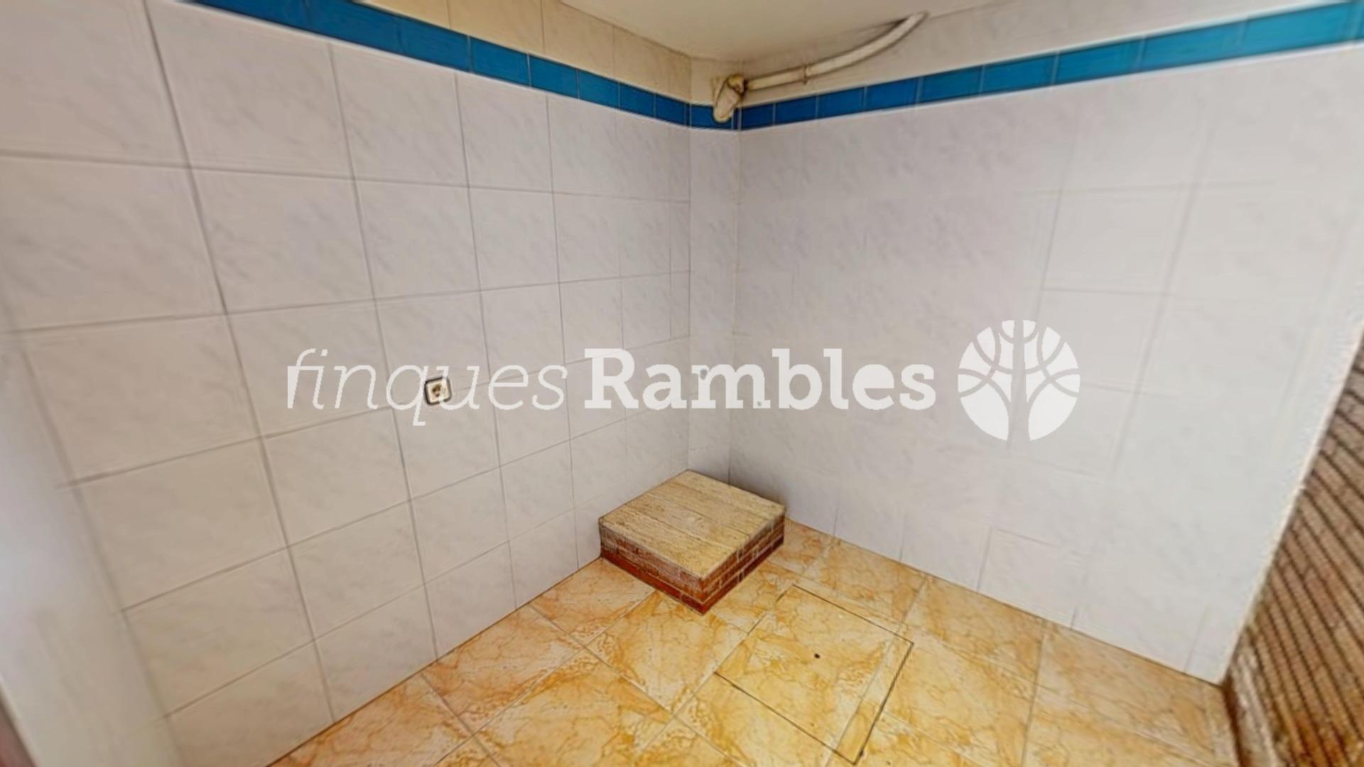 CASA EN VENTA A LES COMES, IMMILLORABLE UBICACIO!!!