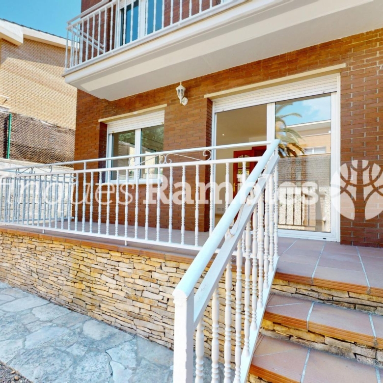 CASA EN VENTA A LES COMES, IMMILLORABLE UBICACIO!!!