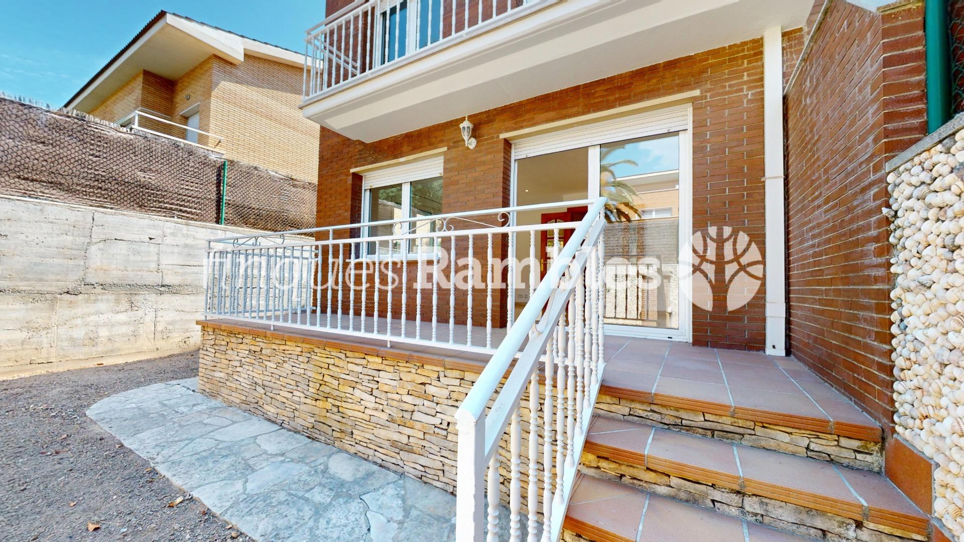 CASA EN VENTA A LES COMES, IMMILLORABLE UBICACIO!!!