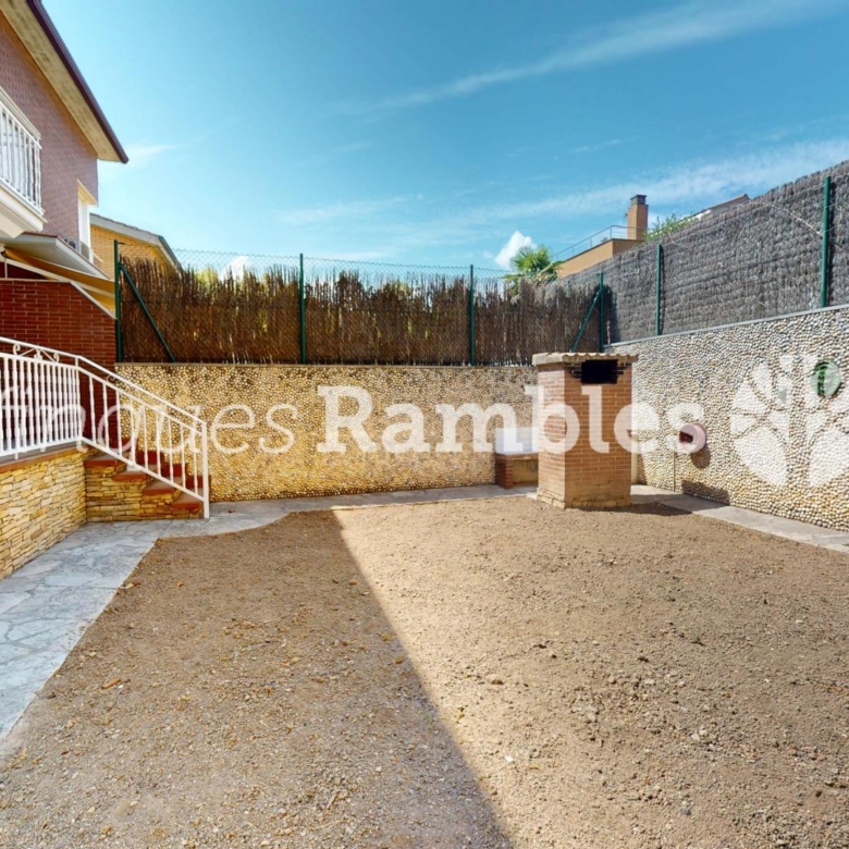CASA EN VENTA A LES COMES, IMMILLORABLE UBICACIO!!!