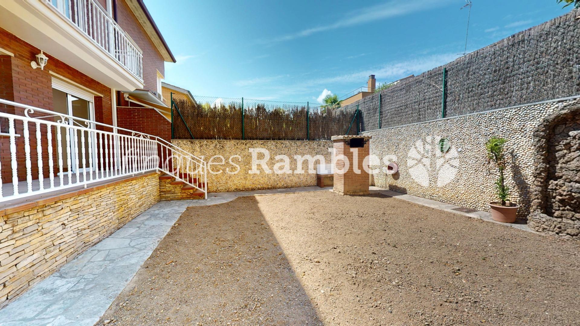 CASA EN VENTA A LES COMES, IMMILLORABLE UBICACIO!!!