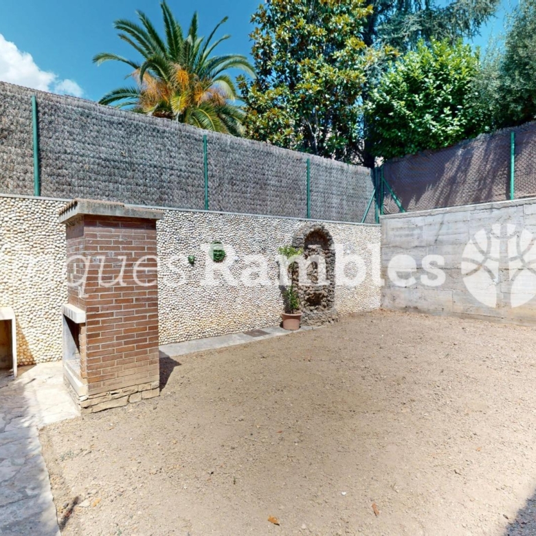 CASA EN VENTA A LES COMES, IMMILLORABLE UBICACIO!!!