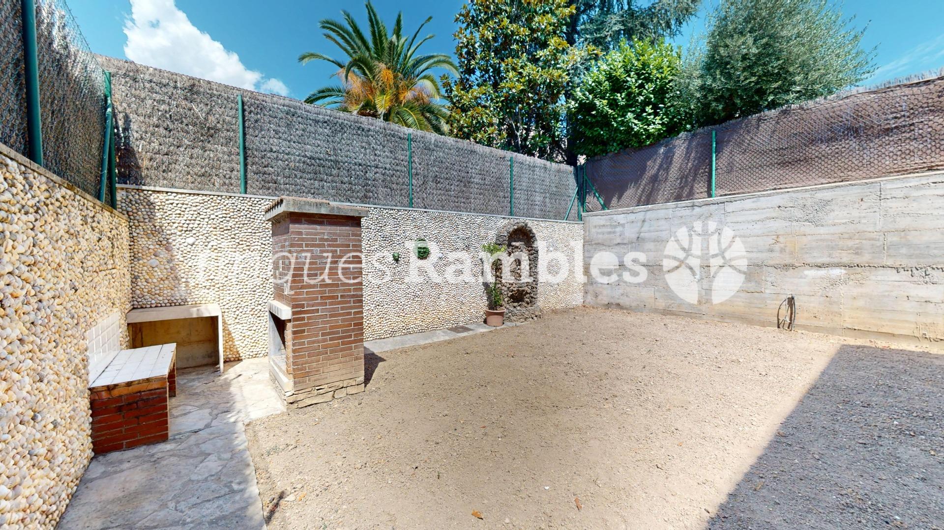 CASA EN VENTA A LES COMES, IMMILLORABLE UBICACIO!!!