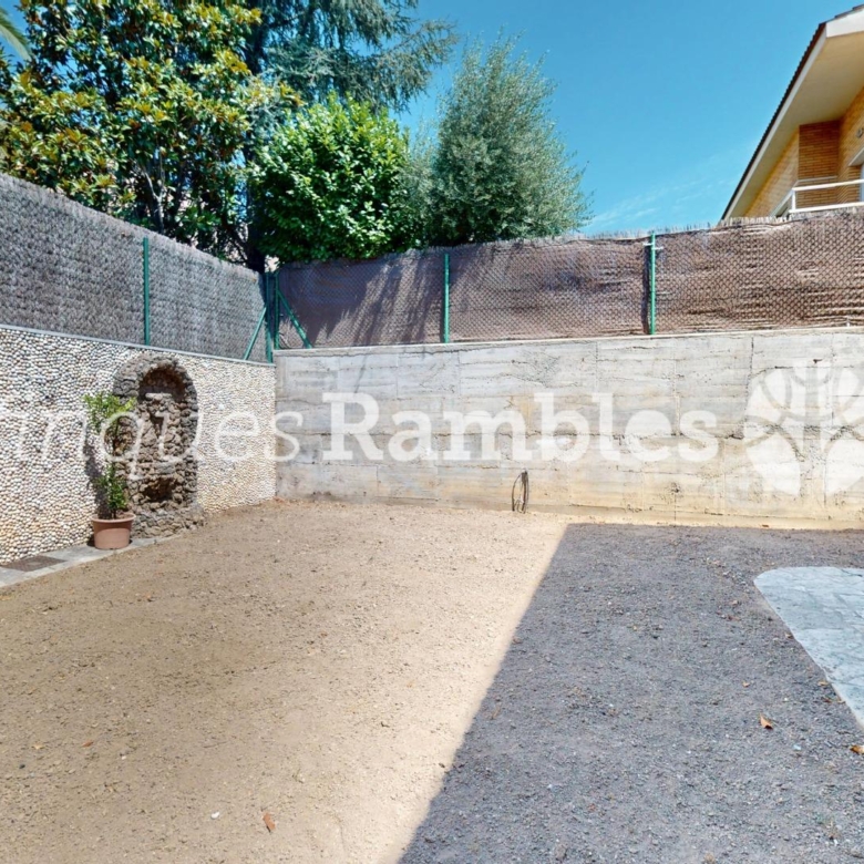 CASA EN VENTA A LES COMES, IMMILLORABLE UBICACIO!!!