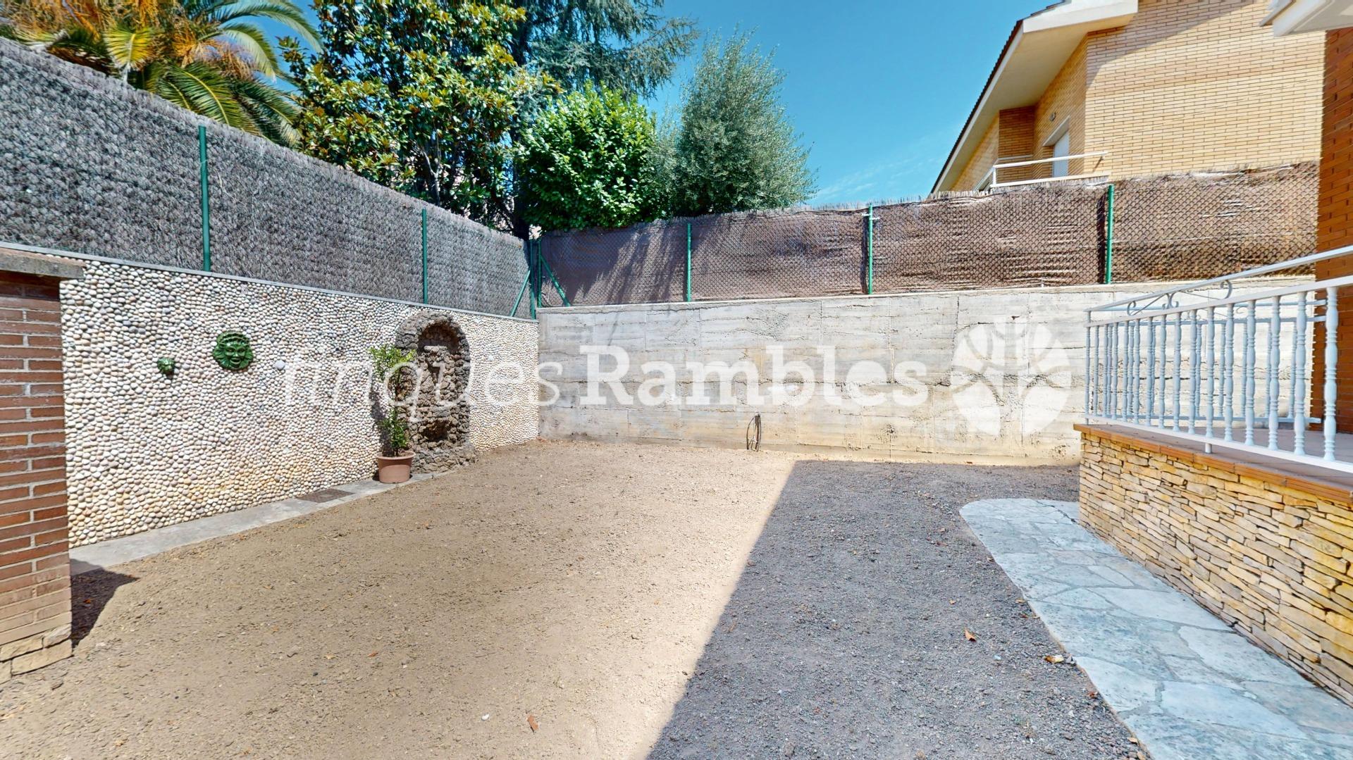 CASA EN VENTA A LES COMES, IMMILLORABLE UBICACIO!!!