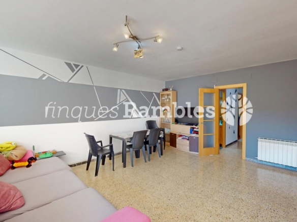 Amplio piso de 4 habitaciones en el centro de Vilanova del Camí