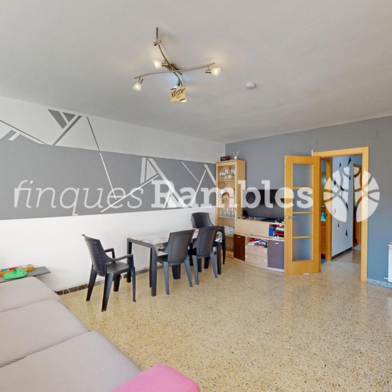 Amplio piso de 4 habitaciones en el centro de Vilanova del Camí