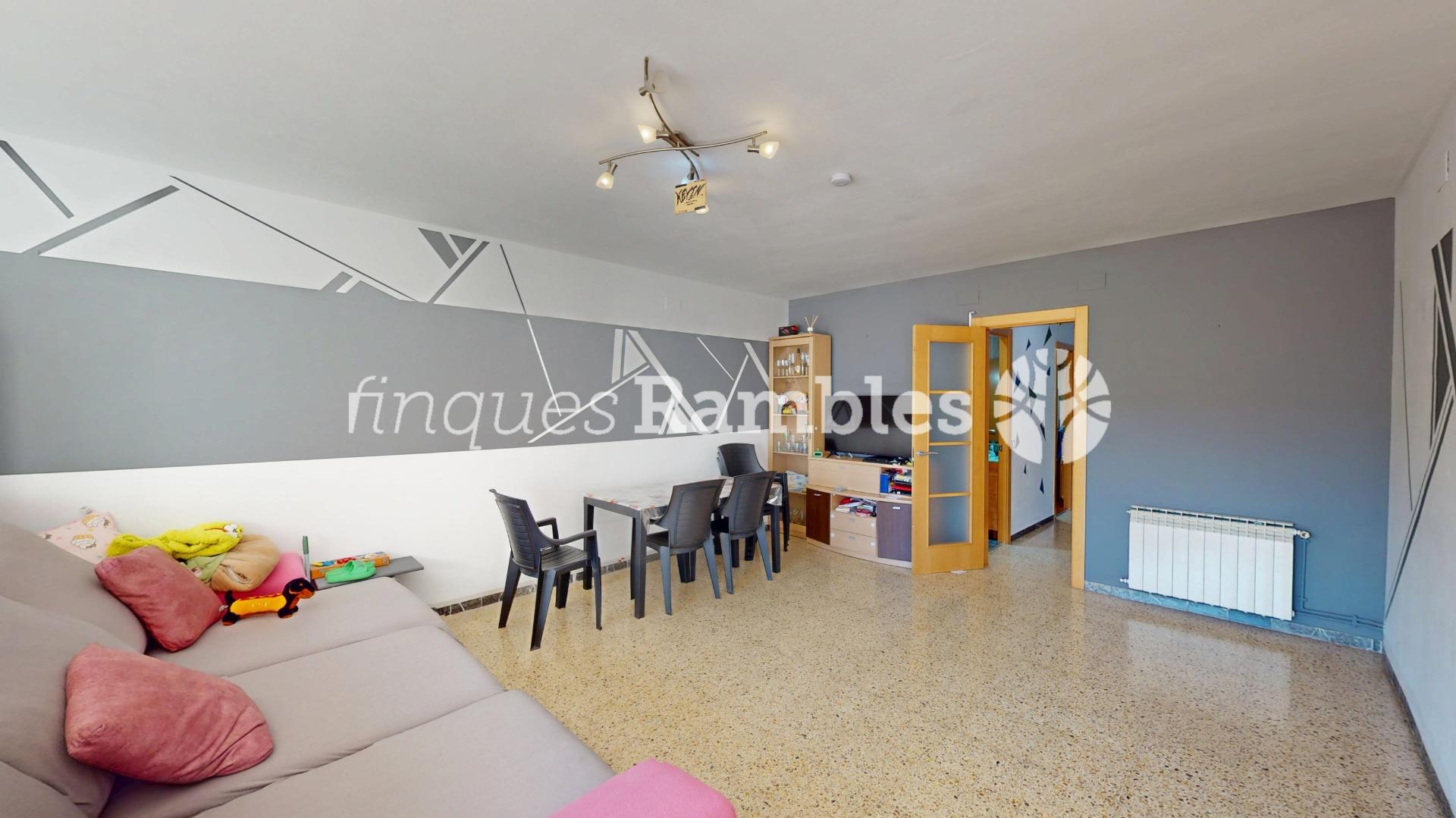 Amplio piso de 4 habitaciones en el centro de Vilanova del Camí