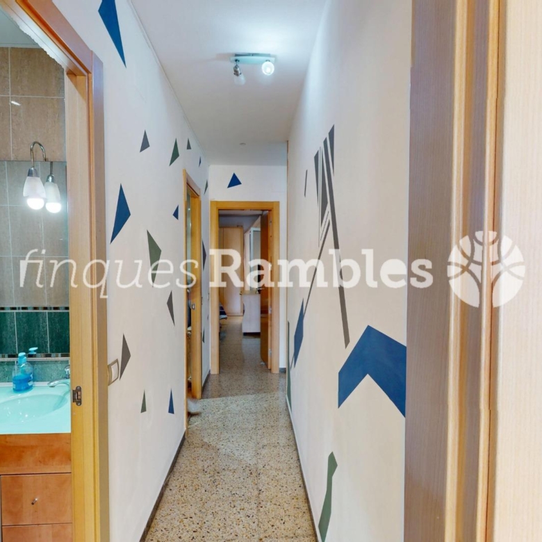 Amplio piso de 4 habitaciones en el centro de Vilanova del Camí