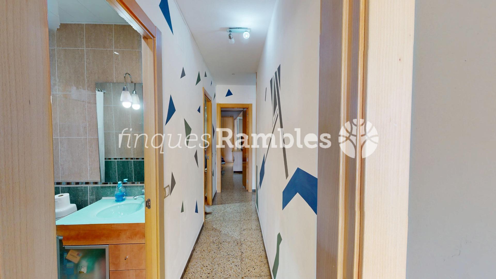 Amplio piso de 4 habitaciones en el centro de Vilanova del Camí