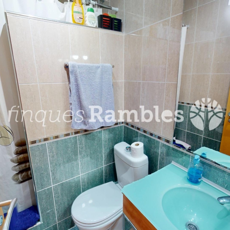 Amplio piso de 4 habitaciones en el centro de Vilanova del Camí