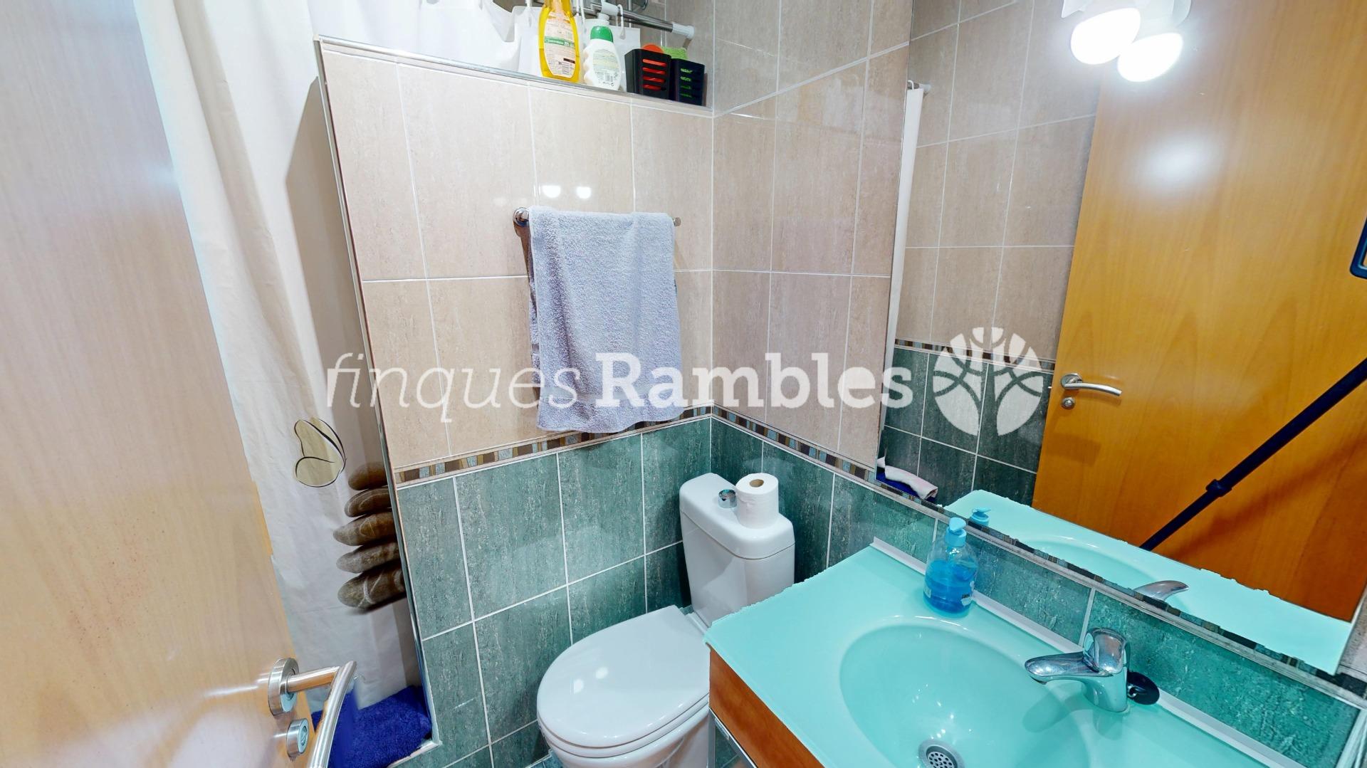 Amplio piso de 4 habitaciones en el centro de Vilanova del Camí