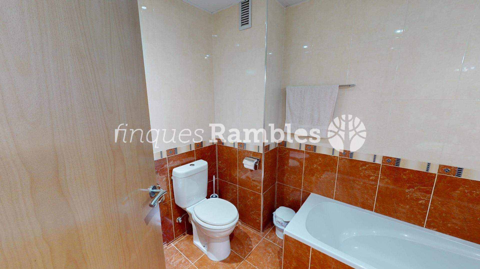 Amplio piso de 4 habitaciones en el centro de Vilanova del Camí