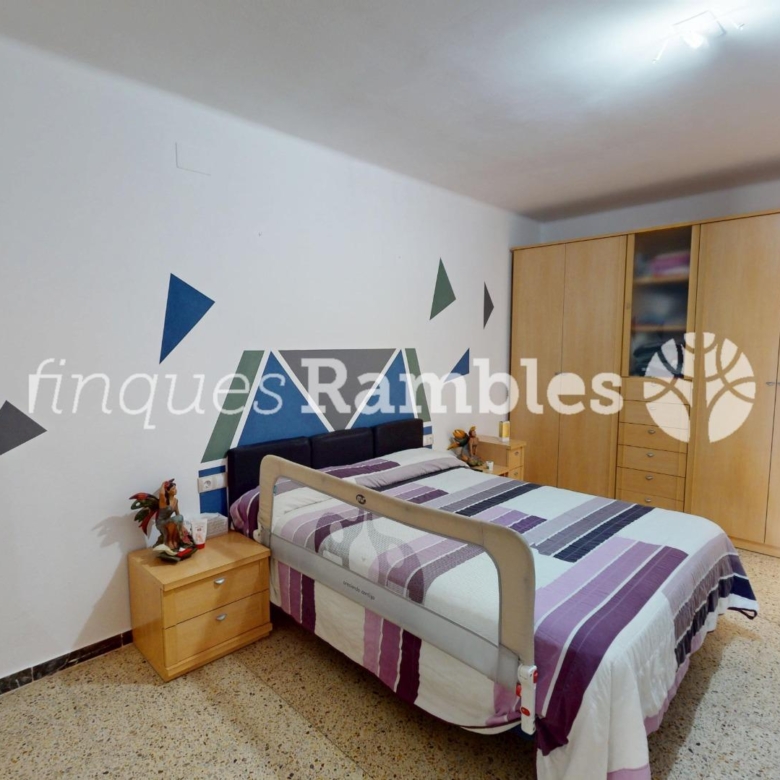 Amplio piso de 4 habitaciones en el centro de Vilanova del Camí