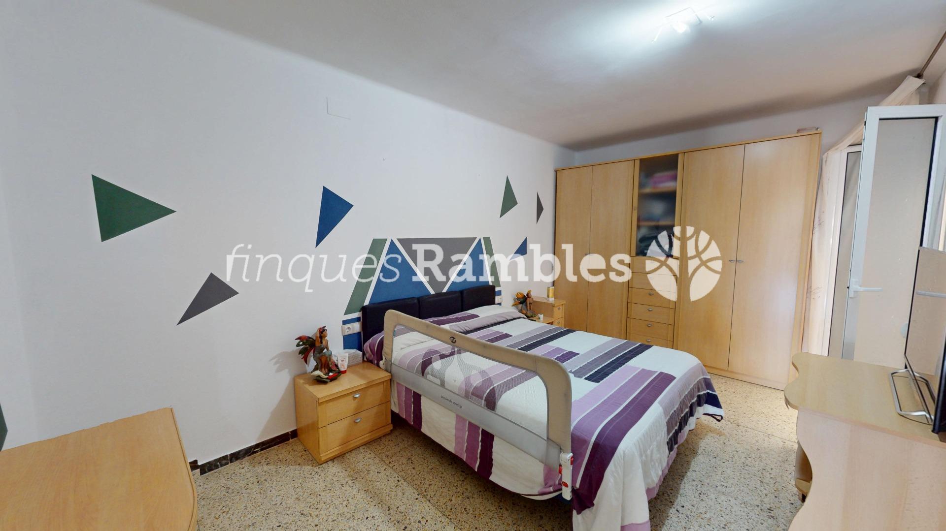 Amplio piso de 4 habitaciones en el centro de Vilanova del Camí