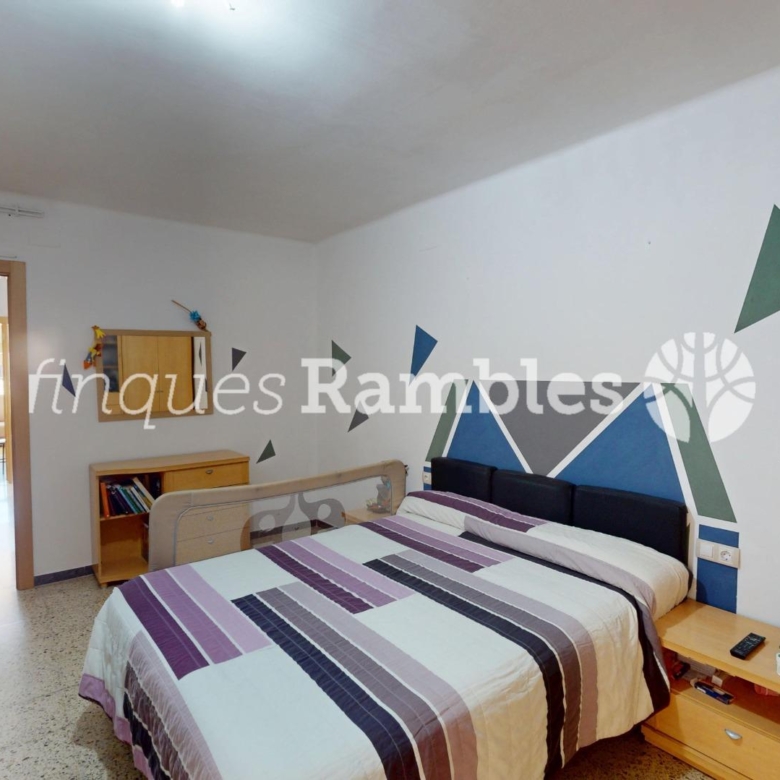 Amplio piso de 4 habitaciones en el centro de Vilanova del Camí