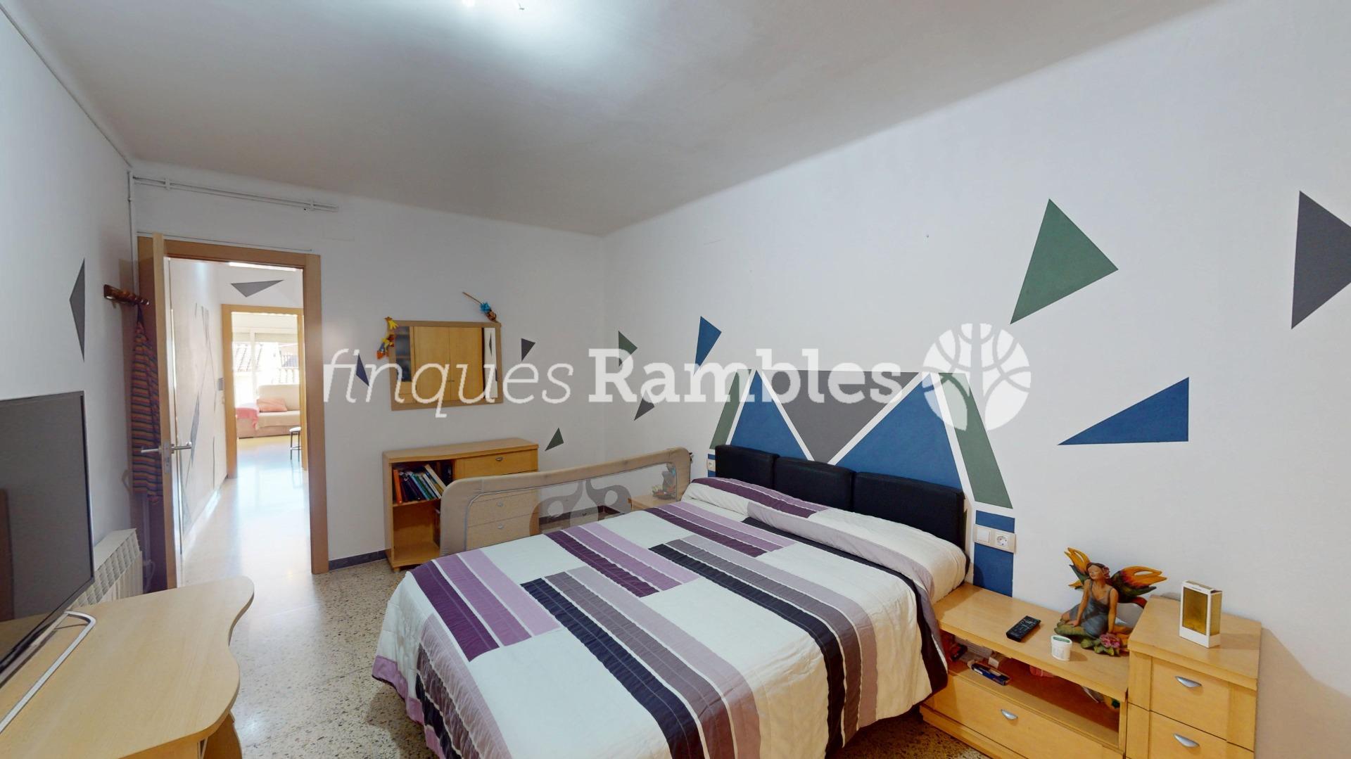 Amplio piso de 4 habitaciones en el centro de Vilanova del Camí