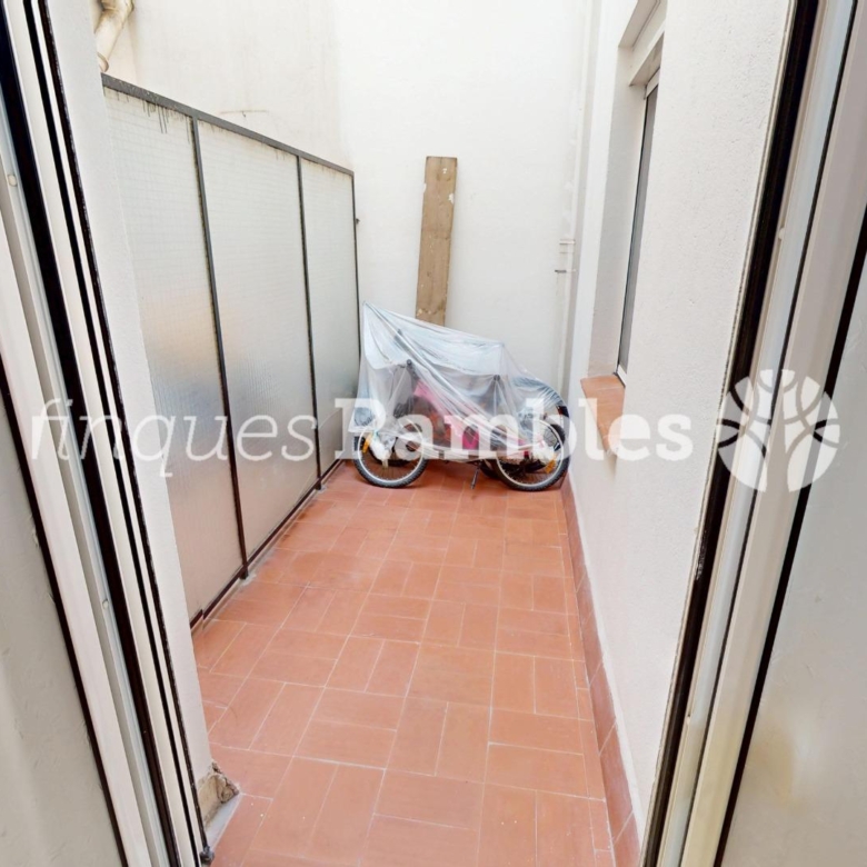 Amplio piso de 4 habitaciones en el centro de Vilanova del Camí